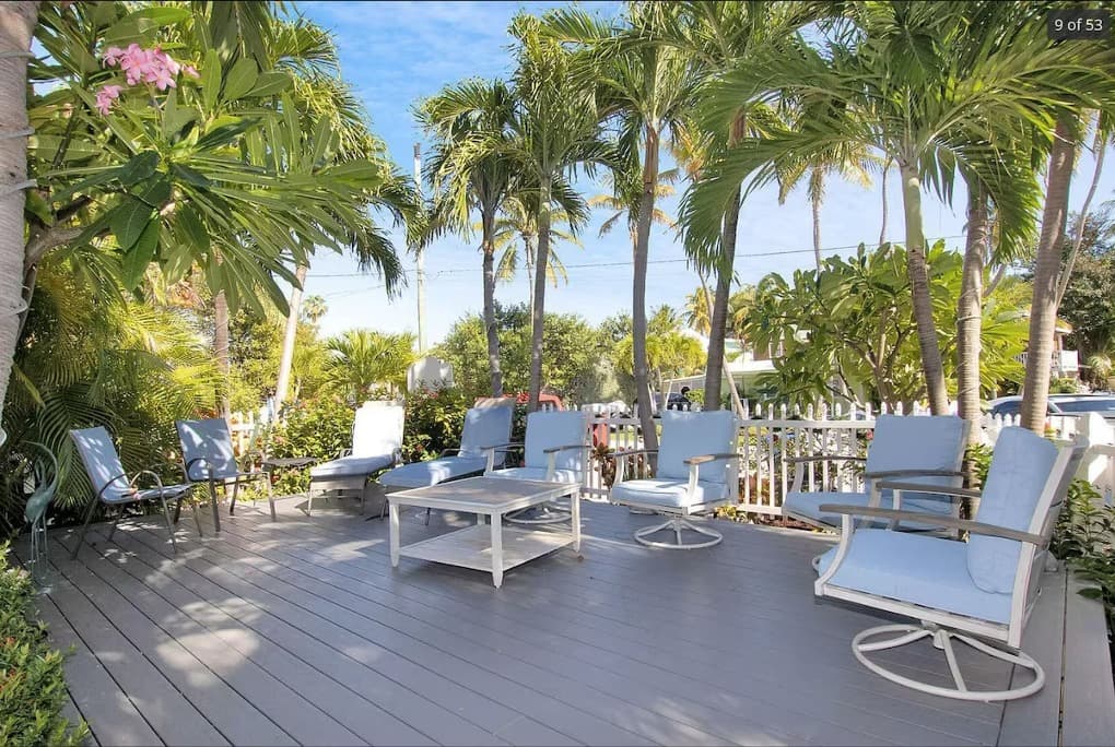 Lounge Deck